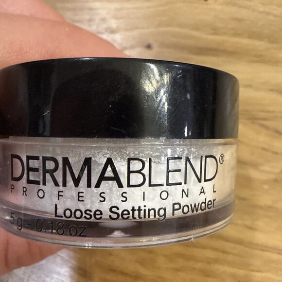 Dermablend Loose Setting Powder, Mattifying Finish Not Sealed. Travel Size 5g - Picture 4 of 4